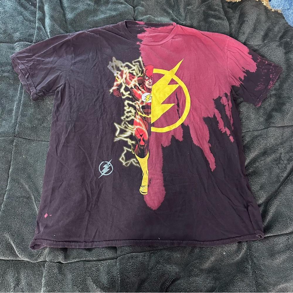⭐️3 For $15⭐️ DC Comic’s The Flash Tie Dye Split Graphic T-Shirt